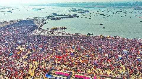 Devotees at Prayagraj Sangam